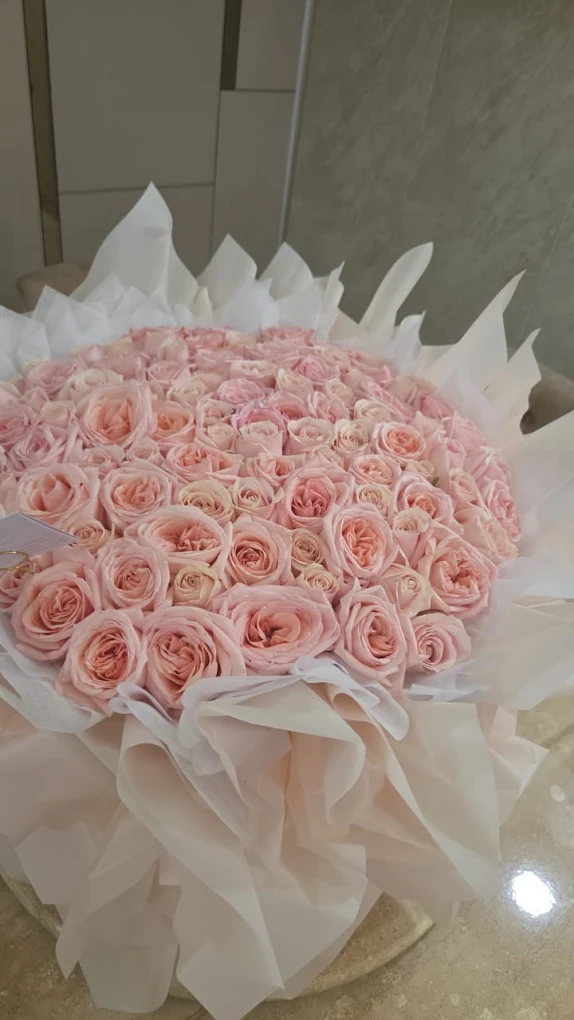 Buket Mawar White Pure Swiss-Belhotel