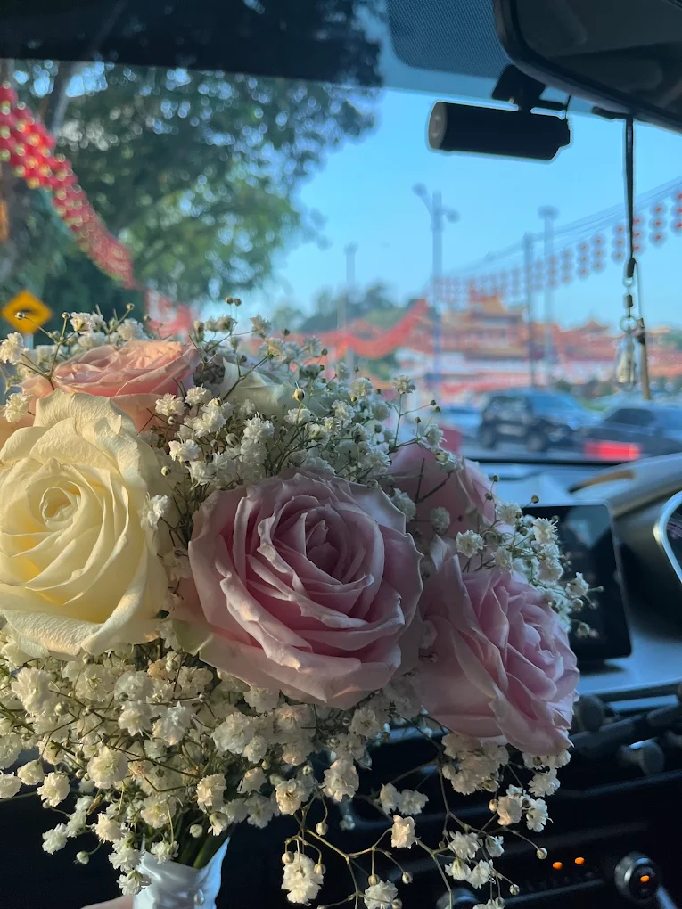 Buket Mawar White Pure Cahaya Indah Motor