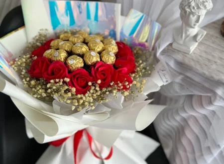 Buket Wisuda Uang vs Buket Bunga: Mana Pilihan Terbaik untuk Hadiah Kelulusan?